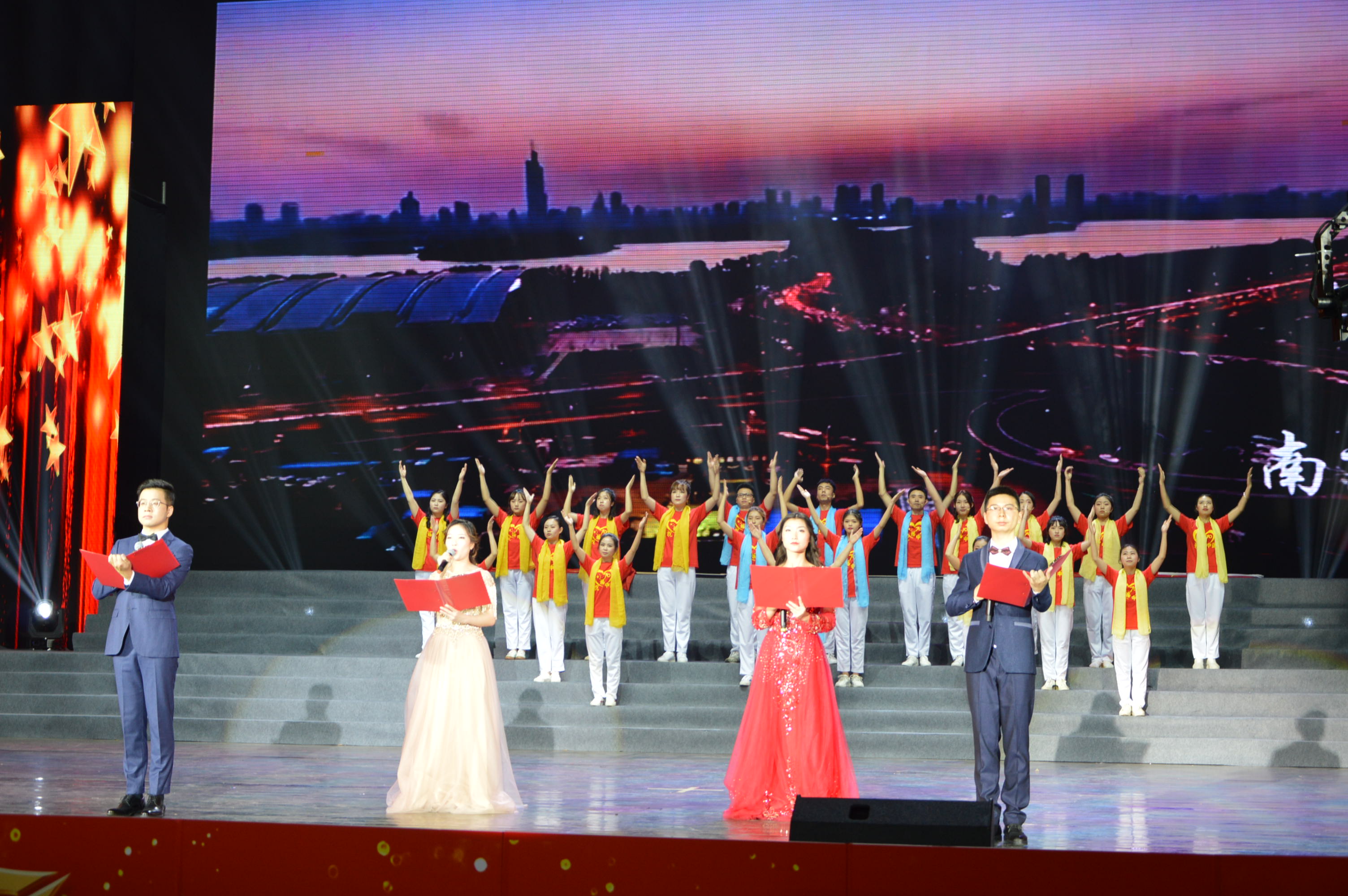 光大集团驻川企业举行“新中国成立70周年” 文艺汇演